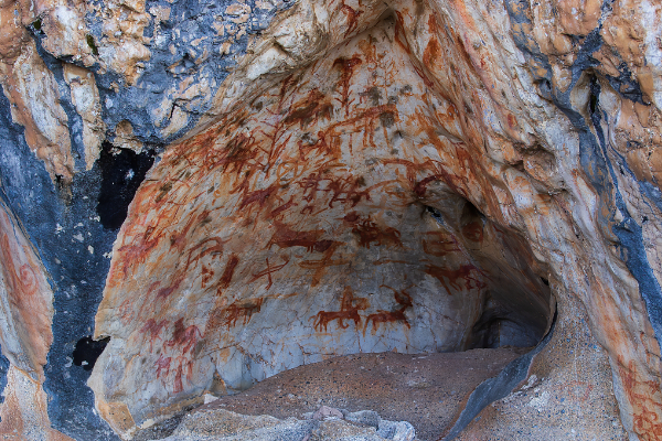 Ditemukan Batu Cadas Lukisan Nomaden di Danau &hellip;