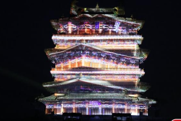 Pertunjukan Cahaya Siram Menara Guanque di Shanxi