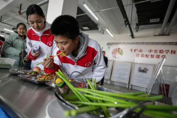 Makanan dan Lingkungan Sehat Cegah Obesitas Anak