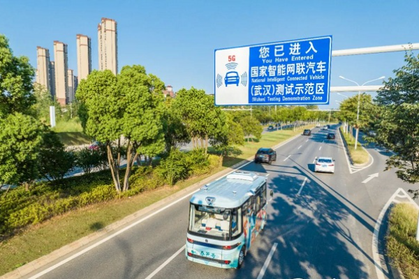 Wuhan Buka Wisata Swakemudi Pertama