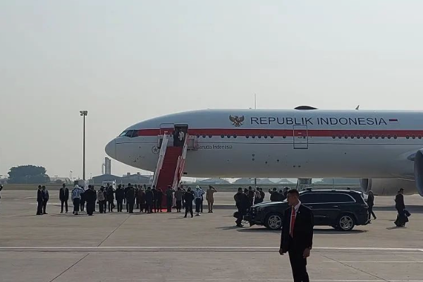 Presiden RI Jokowi dan Rombongan Tiba di Beijing