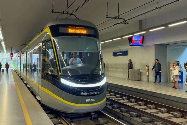 Kereta Metro Buatan China Diuji Coba di Portugal