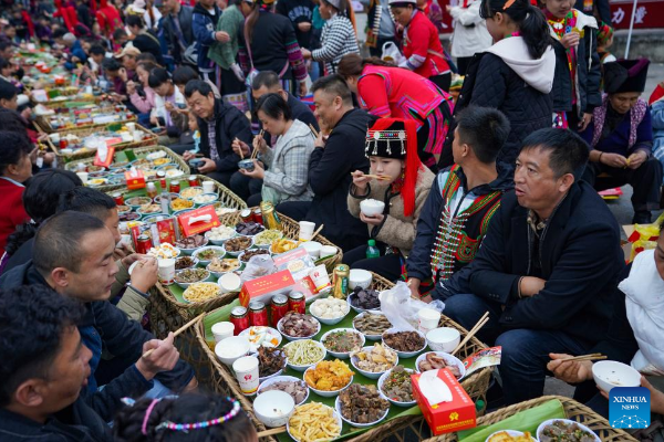 Perjamuan di Jalan Panjang Diadakan di Kabupaten &hellip;