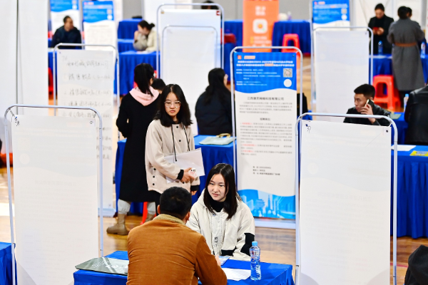 China Tingkatkan Peluang Kerja Lulusan Universitas
