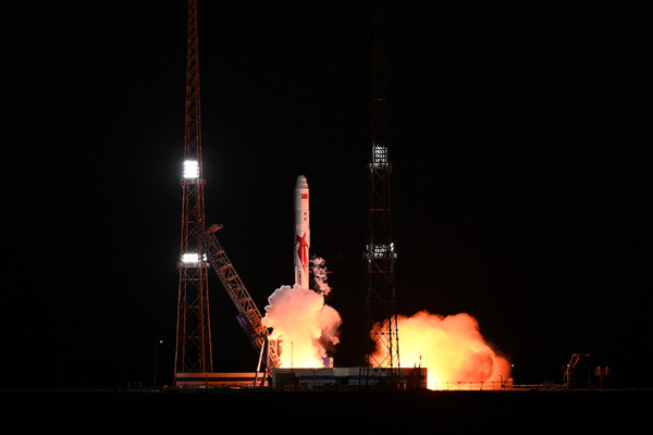 Roket Zhuque-2 Luncurkan Tiga Satelit dari Jiuguan