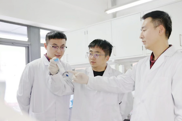 Peneliti China Bikin Vaksin Hirup untuk Sakit &hellip;