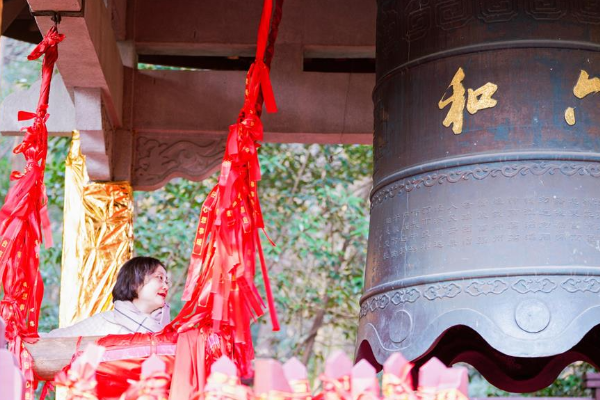 ⁠Perayaan Tahun Baru Dimulai di Pagoda Liuhe