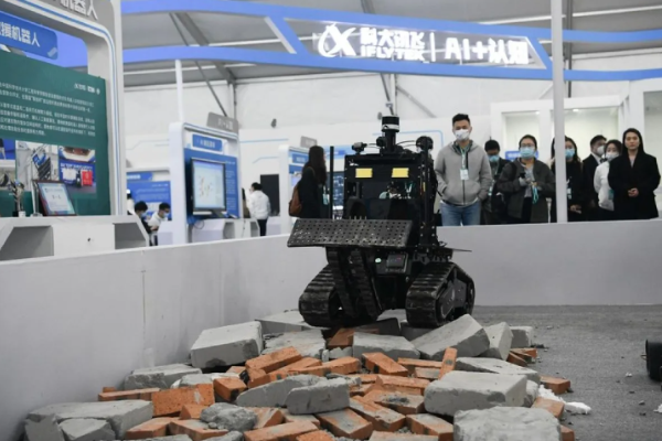 China Percepat Pengembangan Robot Tanggap Darurat