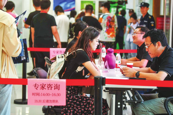 China Terbitkan Pedoman Pasar Kerja Fleksibel