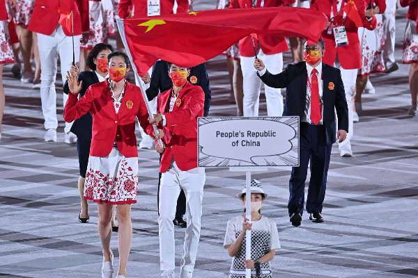 Zhang Jingyue Bawa Bendera China di Pembukaan &hellip;