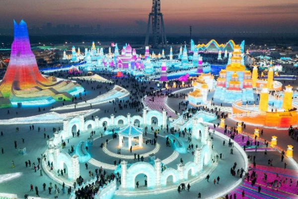 Harbin Ice-Snow World Semakin Ramai Pengunjung