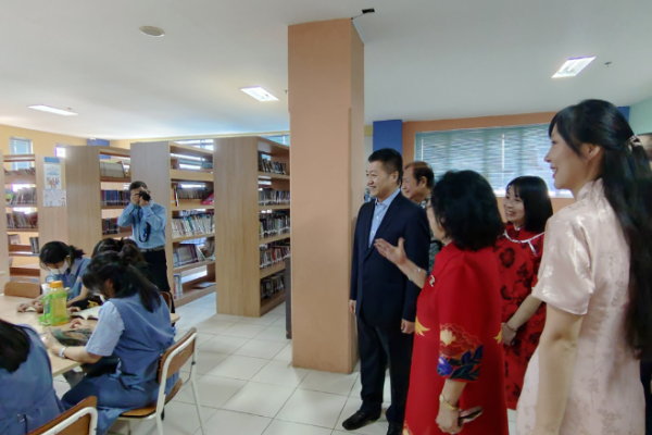 Dubes Lu Kang Kunjungi Sekolah 3 Bahasa Bazhong &hellip;
