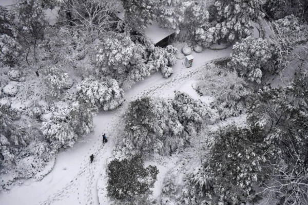 China Tengah dan Timur Diguyur Hujan Salju Lebat