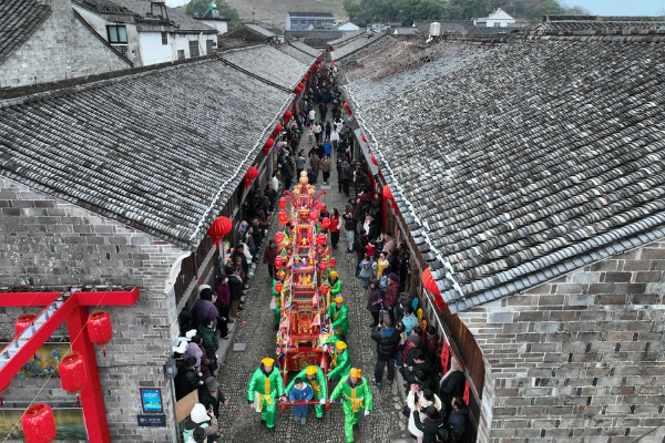 Parade Festival Lentera di Kota Zhejiang