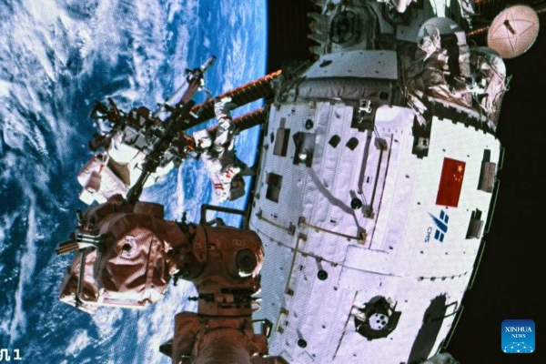 Awak Shenzhou-17 Selesaikan Perbaikan di Orbit