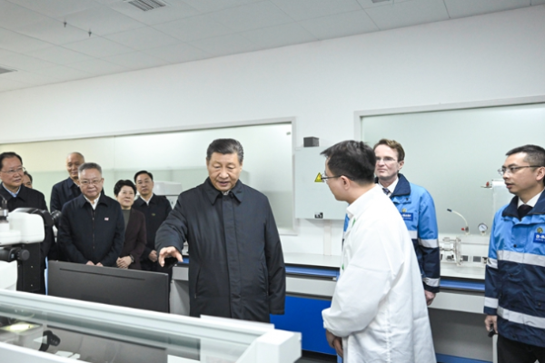 Xi Jinping Inspeksi Perusahaan Baterai di Hunan