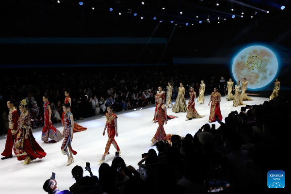 Pekan Mode China Fashion Week 2024 Dimulai