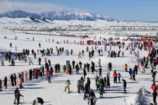 Wisatawan Serbu Xinjiang untuk Nikmati Musim Salju