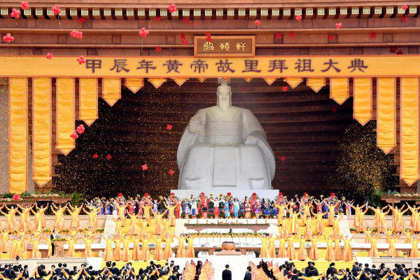 Warga Xinzheng Gelar Upacara Penghormatan Leluhur