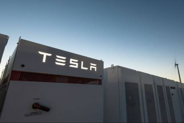 Tesla Akan Pangkas 10% Tenaga Kerja Global
