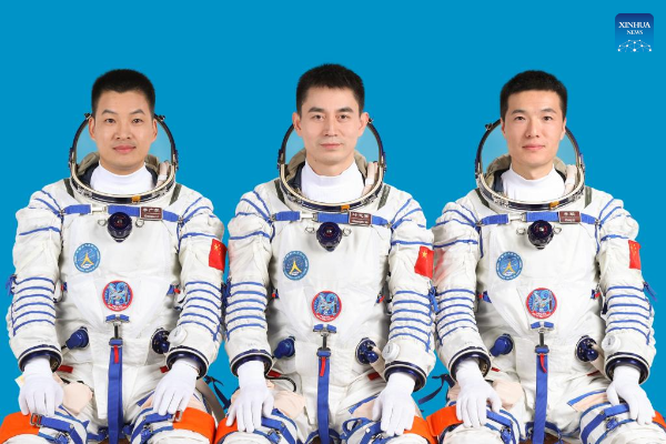 China Perkenalkan Astronot Shenzhou-18