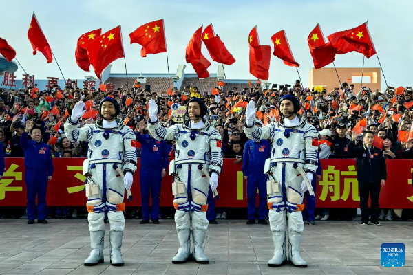 POTRET: Upacara Perpisahan Taikonaut Shenzhou-18