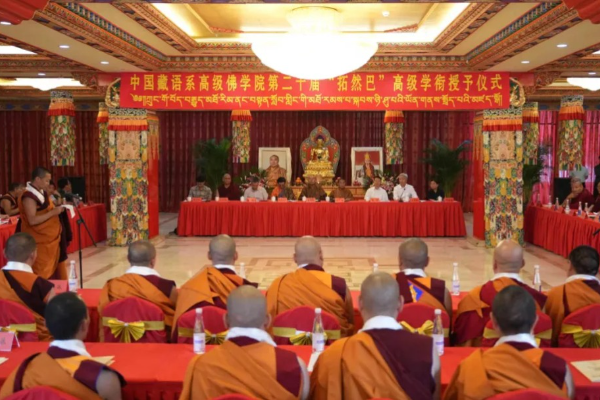 Beijing Anugerahi 28 Biksu Tibet Gelar Doktor &hellip;
