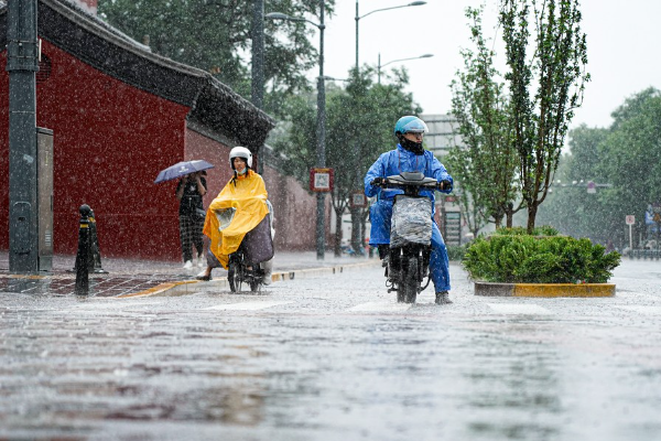 China Keluarkan Peringatan Dini Badai dan Hujan &hellip;