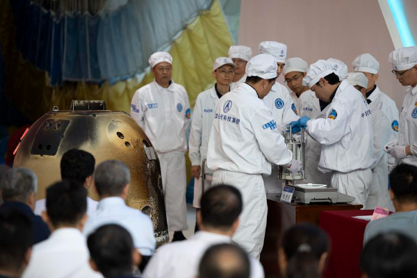 China pamerkan sampel sisi bulan