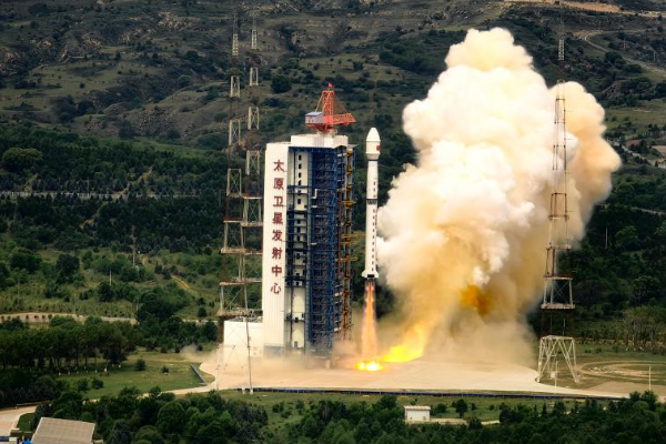 Potret : China Luncurkan Satelit Observasi Bumi