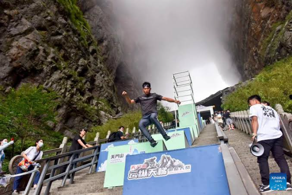 Atlet Parkour Bakal Taklukkan 999 Anak Tangga &hellip;