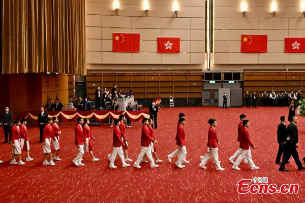 Potret : Kunjungan Atlet Olimpiade China Ke Hong &hellip;