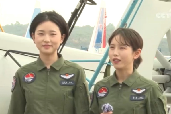 Duo Pilot Wanita Pesawat Angkut China Tampil &hellip;