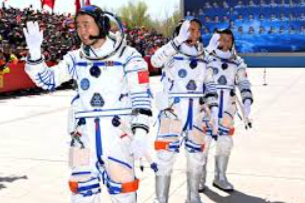 Awak Shenzhou 20 Resmi Memulai Perjalanan Luar &hellip;