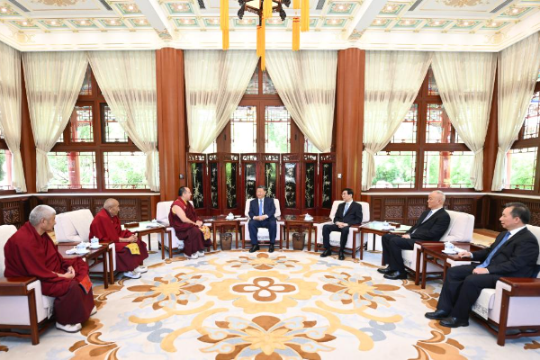 Presiden Xi Menerima Kunjungan Panchen Rinpoche