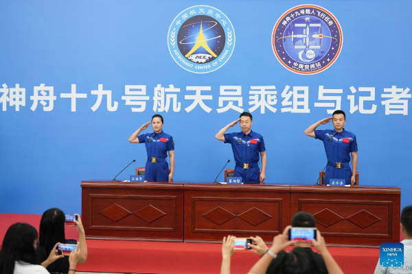 Astronot Shenzhou-19 Gelar Jumpa Pers Pasca &hellip;