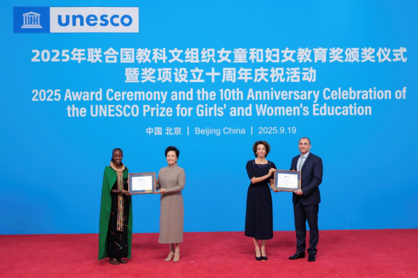 Peng Liyuan Serukan Pemberdayaan Perempuan &hellip;