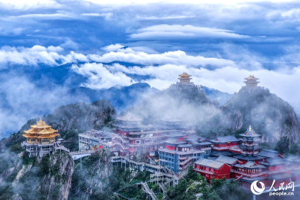 POTRET: Pemandangan Gunung Laojun Setelah Hujan &hellip;