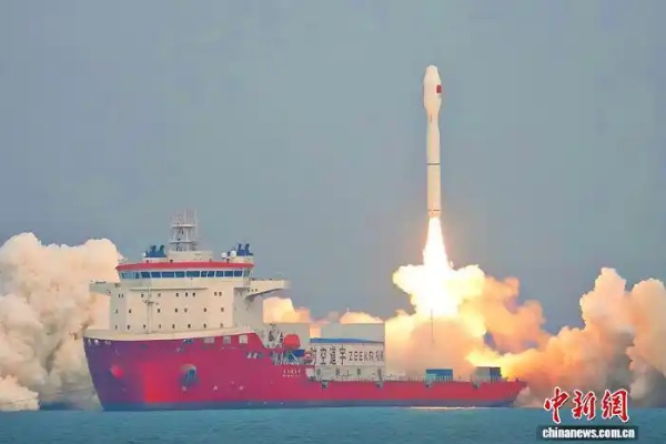 Potret : Peluncuran Satelit China Dari Laut