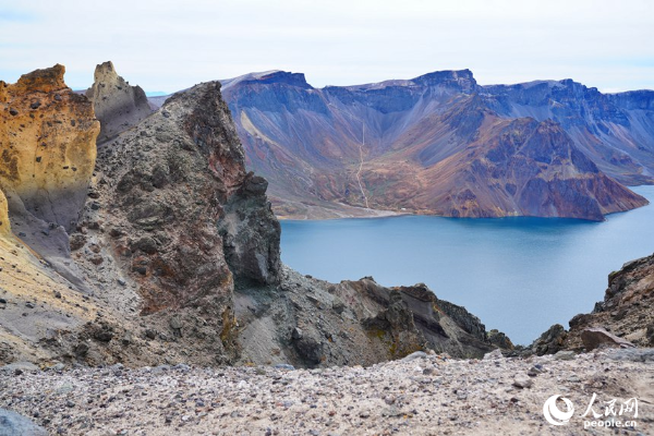 Potret : Panorama Emas Musim Gugur Menyelimuti &hellip;