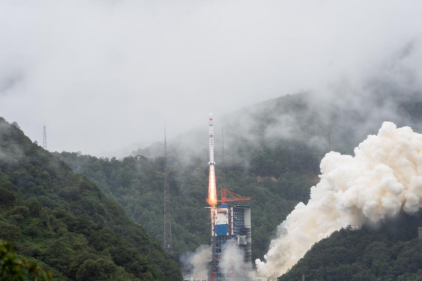 Potret : Tiongkok Berhasil Meluncurkan Satelit &hellip;