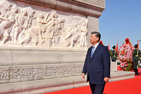 Potret : Xi Jinping Pimpin Ziarah di Lapangan &hellip;