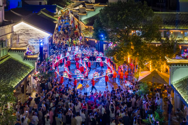 Harmoni di Bawah Cahaya Bulan, Tradisi dan &hellip;