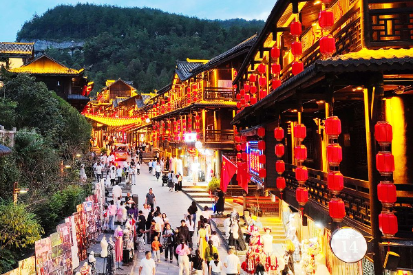 Tiongkok Catat Lonjakan Wisatawan Mancanegara &hellip;