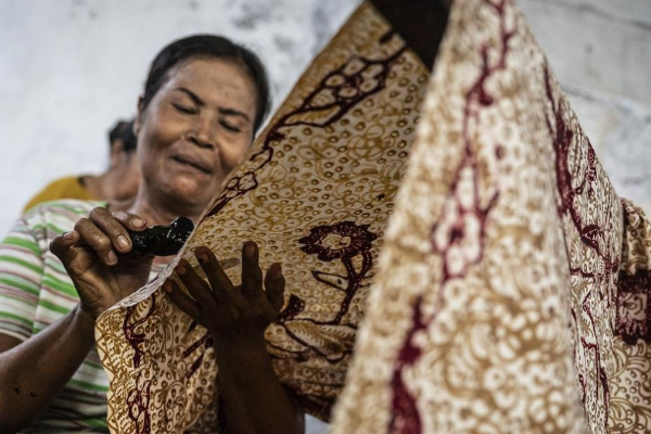 Potret : Batik Lasem, Terukir di Balik Perpaduan &hellip;