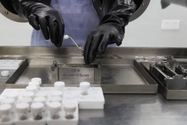 Penemuan Meteorit di Tanah Bulan oleh Ilmuwan &hellip;