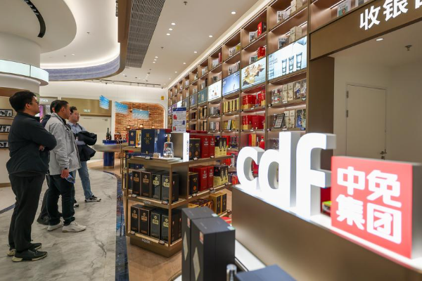 Potret : Toko bebas bea pertama di pusat kota &hellip;