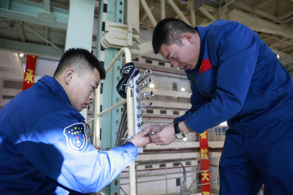 Shenzhou-20 Pulang Tanpa Awak Setelah Dugaan &hellip;