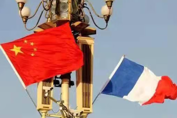 Xi Jinping Ajak Emmanuel Macron Berdiri di “&hellip;