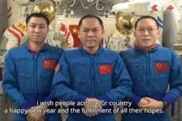 Astronaut Shenzhou-21 Sampaikan Ucapan Tahun Baru &hellip;